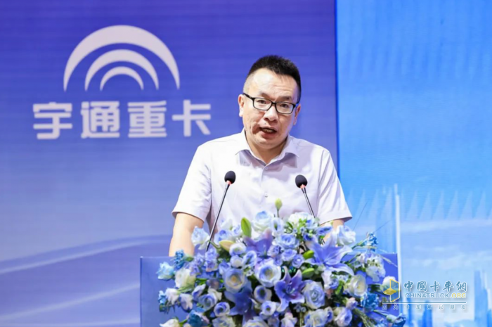 刷新純電重卡續(xù)航新高度，宇通600度純電牽引車新品上市！