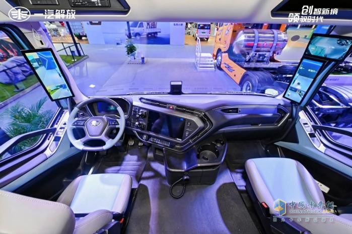 廣州車展高能看點(diǎn)：解放鷹途頭等艙，讓移動的“家”時刻在線！