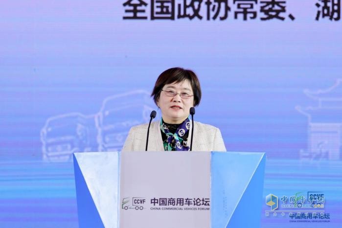 王紅玲：聚焦五大優(yōu)勢產(chǎn)業(yè)，推動湖北由產(chǎn)業(yè)大省邁向產(chǎn)業(yè)強(qiáng)省