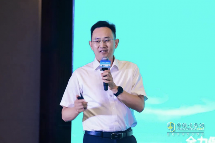 現(xiàn)場集中簽約、批量交付50臺！宇通重卡全系新品西安上市