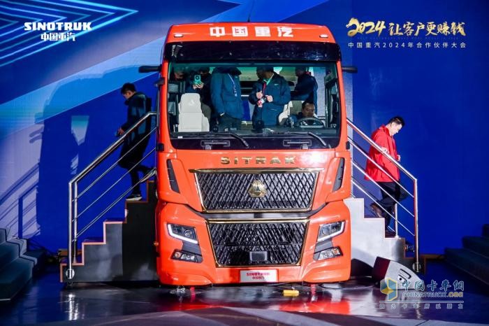 中國重汽新一代AI智控平臺(tái) S+智慧科技讓客戶更舒適、更賺錢