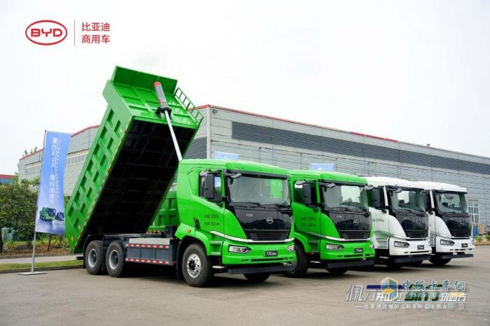 更靈活更高效！比亞迪純電動(dòng)三軸工程車首次亮相