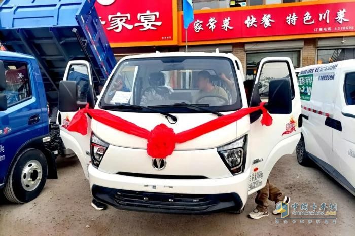 飛碟汽車燃油車4月推介會(huì)火爆全國 遍地開花！
