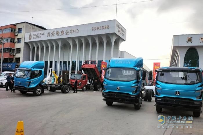 飛碟汽車燃油車4月推介會(huì)火爆全國 遍地開花！