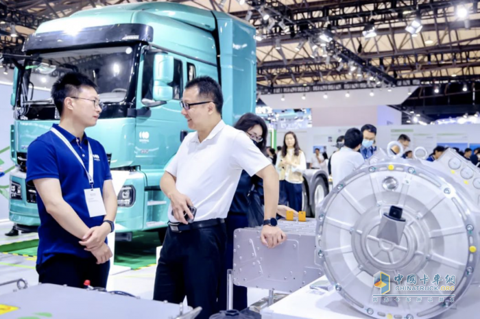 全“氫”出擊！康明斯Accelera零碳動力鏈亮相上海零碳博覽會