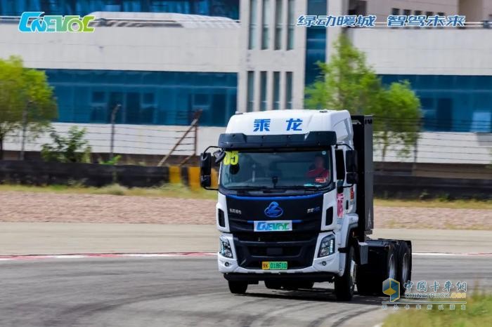 乘龍H5 400度充換電一體輕量化牽引車，出場(chǎng)即高光