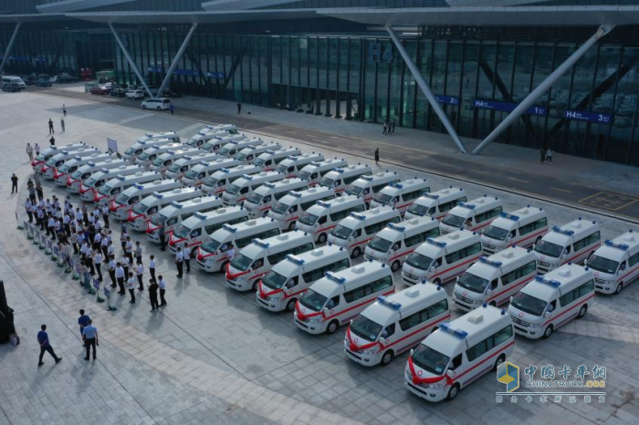 119輛風景G7救護車交付榆林：加速基層醫(yī)療衛(wèi)生裝備升級，護航生命通道