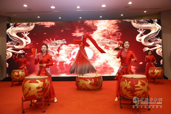 一汽解放J6V 6SX1閃耀登場(chǎng)，成都站上市活動(dòng)圓滿成功