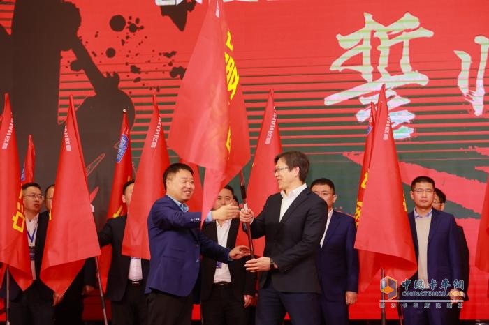 萬(wàn)千星輝、舍我其誰(shuí)！歐曼星輝渠道燃動(dòng)會(huì)全員一心、誓奪目標(biāo)