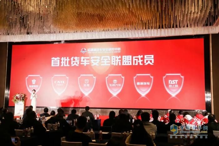 飛碟汽車攜手運滿滿，護航貨車司機安全！