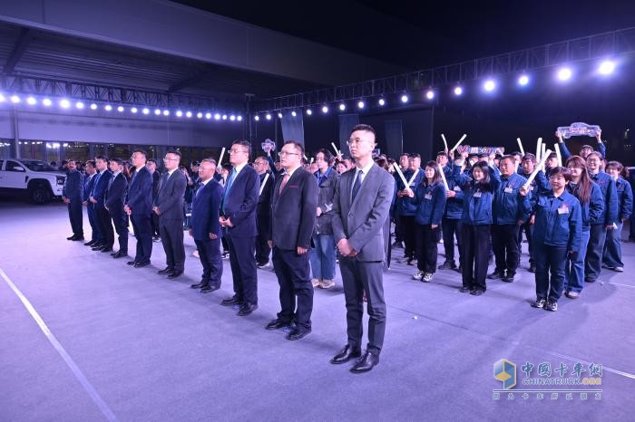 中國重汽集團(tuán)500臺皮卡出口南美首批交車儀式