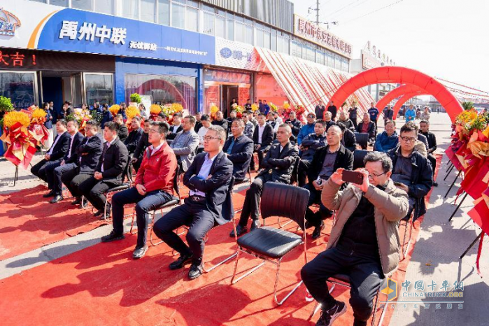 陜汽重卡禹州中聯(lián)無憂驛站盛大開業(yè)