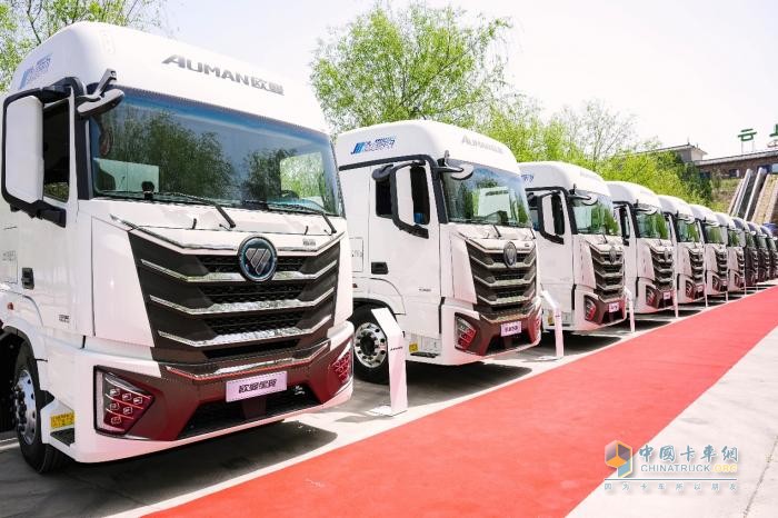 歐曼星翼 400kWh 純電牽引車運力進階