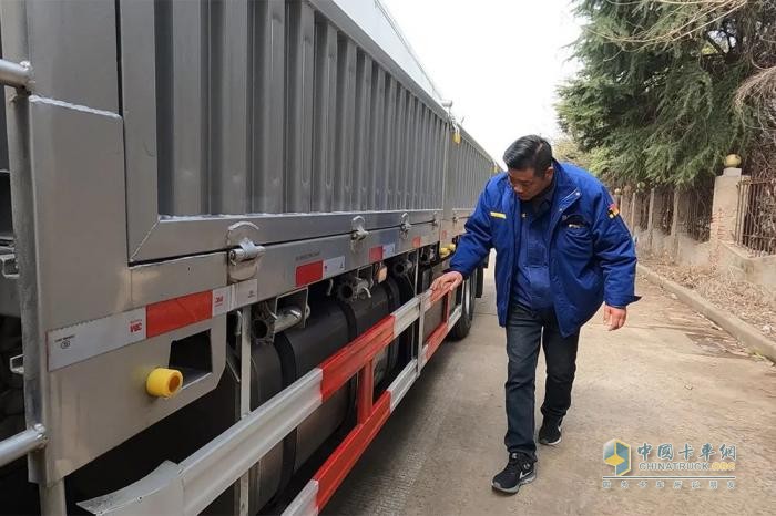 十年老司機(jī)換車記：遇見歐航超卡，魯師傅把平凡之路跑成星光大道