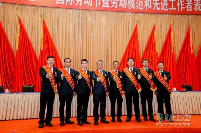 喜報(bào)！肖乾亮榮膺“湖南省勞動(dòng)模范”！