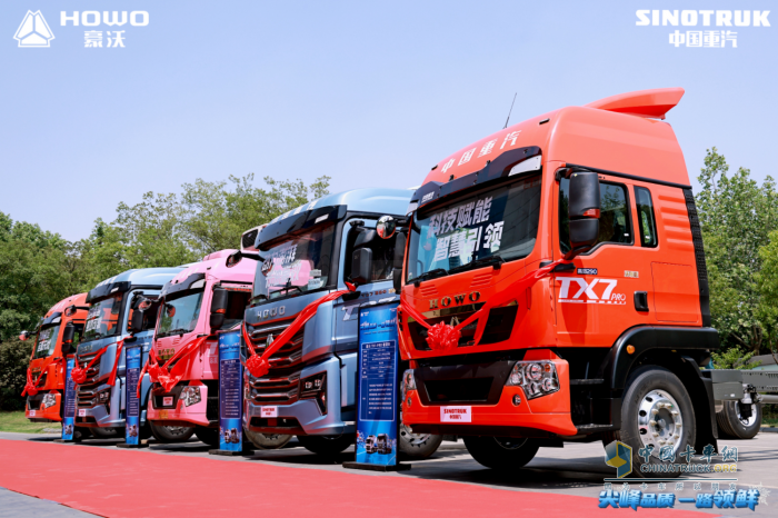 “冷鮮峰”盛夏發(fā)車！豪沃重卡夏日冷鏈盛宴燃爆鄭州