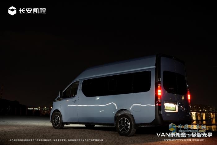 開上長安凱程V919走一遭，“時空之門”點亮重慶夜空