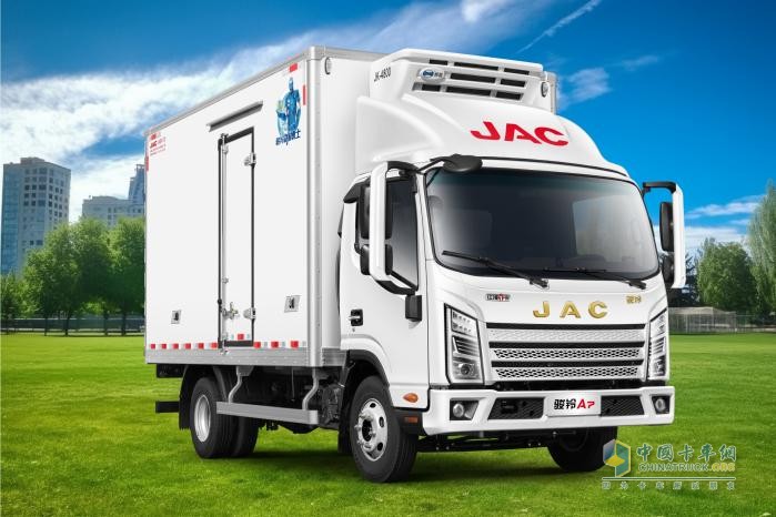 駿鈴A7冷藏車：冷鏈實(shí)力派，“鮮”鋒護(hù)航者
