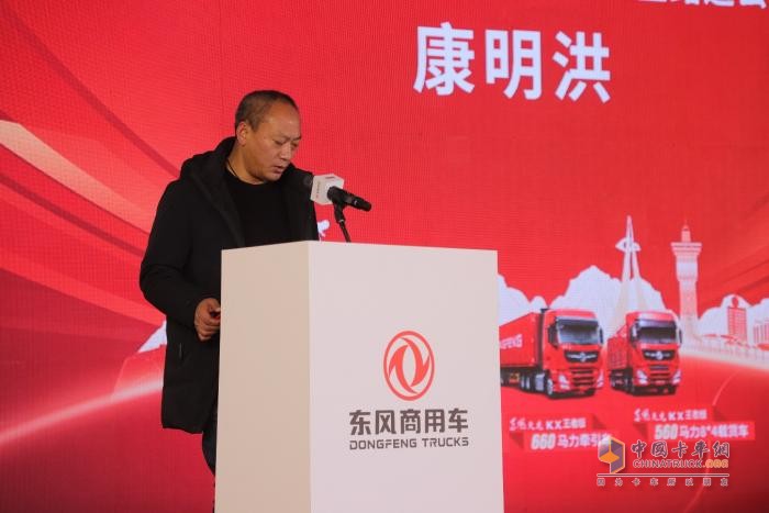 致敬絲路卡車(chē)人 東風(fēng)商用車(chē)幸?？ㄜ?chē)關(guān)愛(ài)計(jì)劃走進(jìn)青海格爾木
