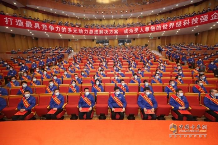2023年3月8日，是習(xí)近平總書記對(duì)濰柴集團(tuán)發(fā)展作出重要指示五周年，當(dāng)天上午9點(diǎn)，濰柴集團(tuán)召開“心無旁騖攻主業(yè)建設(shè)世界一流強(qiáng)企”千人專題會(huì)議，重溫總書記重要指示，號(hào)召全體員工牢記囑托，堅(jiān)定不移沿著總書記指引的道路前行，奮力書寫更加亮麗的“新答卷”。