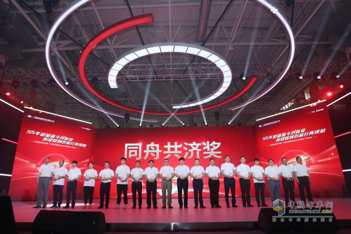 慶祝解放青汽建廠(chǎng)55周年暨第2600000輛車(chē)下線(xiàn)儀式隆重舉行