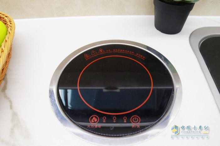 23.98萬(wàn)！長(zhǎng)安跨越打造C型房車同級(jí)天花板