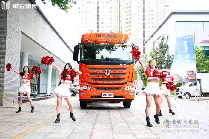 行業(yè)里程碑！聯(lián)合重卡雙星閃耀 《卡二代白領(lǐng)計劃》正式開班