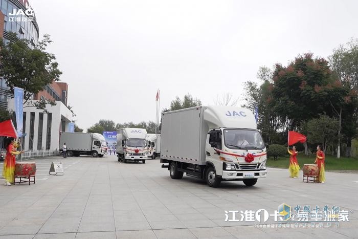 200輛新能源輕卡交付易豐搬家，江淮1卡賦能搬家行業(yè)綠色發(fā)展！