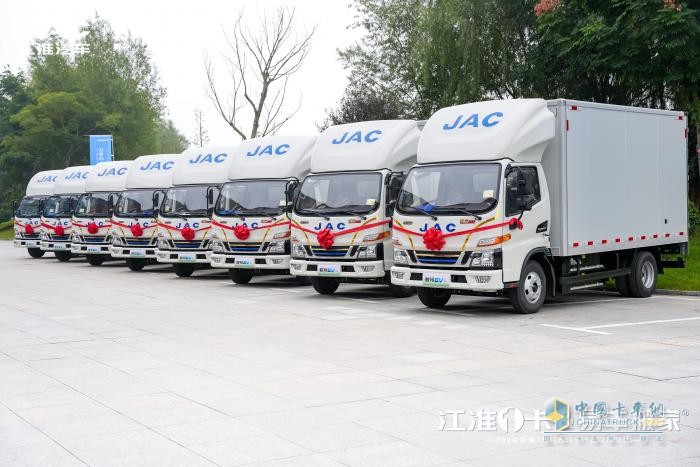 200輛新能源輕卡交付易豐搬家，江淮1卡賦能搬家行業(yè)綠色發(fā)展！