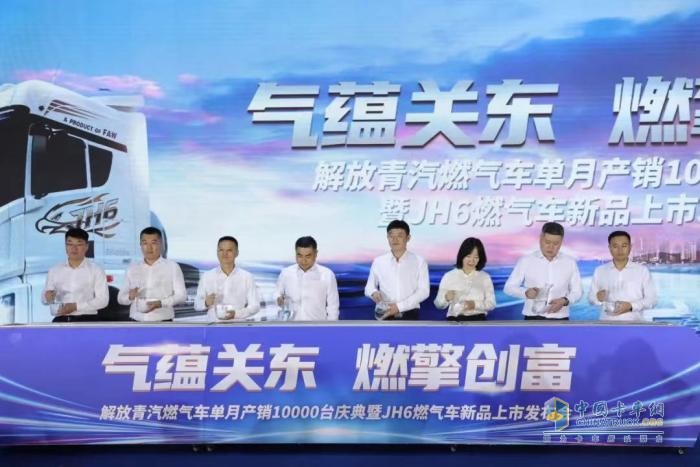 蟬聯(lián)NG重卡“銷(xiāo)冠”，解放9月終端銷(xiāo)量達(dá)14000輛