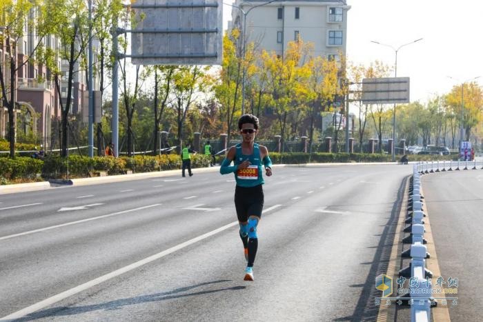 賽事官方唯一指定用車 飛碟汽車與跑友們共赴“日馬”之約！