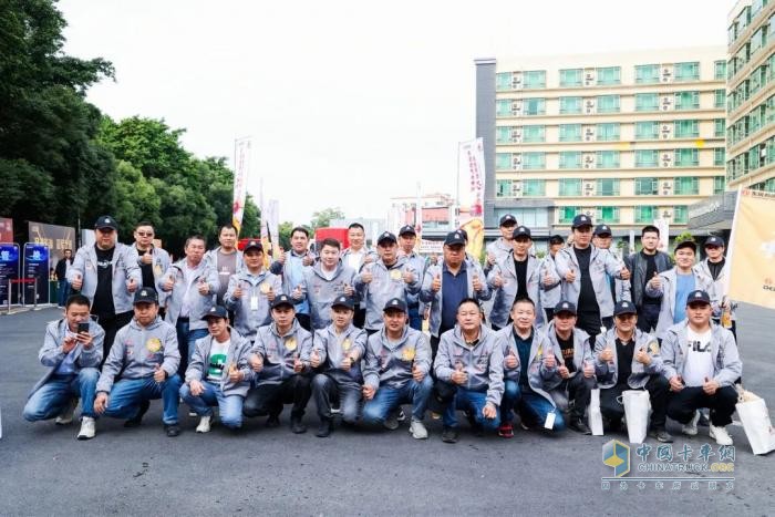 現(xiàn)場收獲訂單89臺 東風(fēng)天錦KR Plus燃氣載貨車廣州發(fā)布