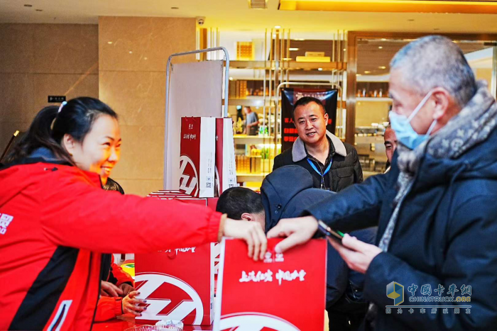 上汽紅巖大馬力燃氣重卡助力大同解決煤炭運輸難題