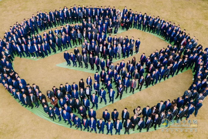 直面重卡巨變新態(tài)勢(shì) 上汽紅巖2024營(yíng)銷(xiāo)商務(wù)年會(huì)舉辦