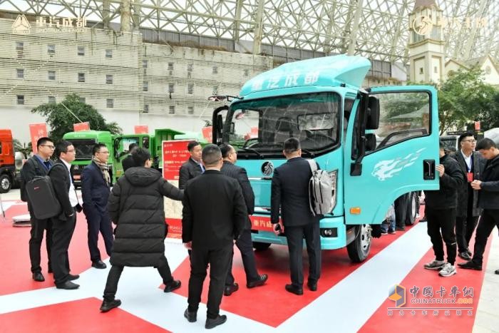 新能源業(yè)務(wù)大幅增長！中國重汽成都商用車2024年合作伙伴大會收官
