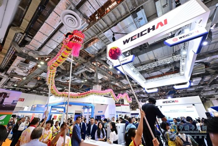 配套高端游艇、公務(wù)船、客船 這款濰柴高端動(dòng)力驚艷亞太海事展