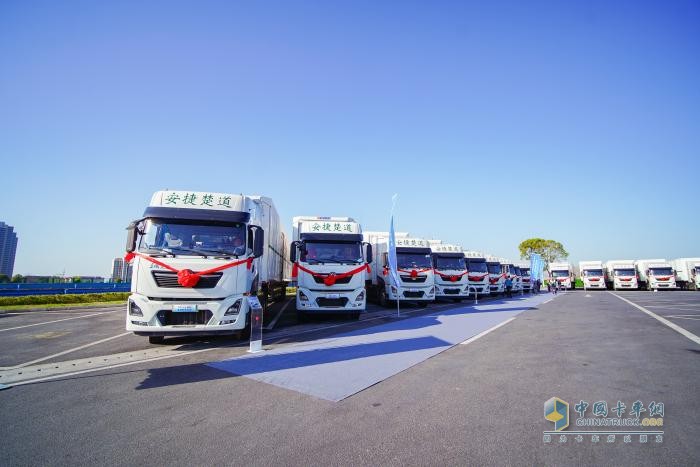 東風(fēng)天龍KL氫燃料牽引車(chē)
