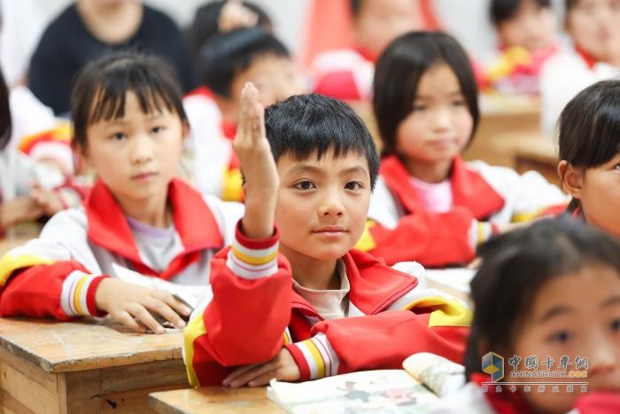 點亮未來計劃 沃爾沃卡車STEM科教培訓(xùn)行動即日啟動