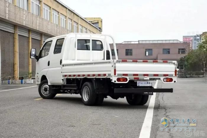 榮獲金蜂獎殊榮！飛碟汽車受邀參加金蜂盛典！