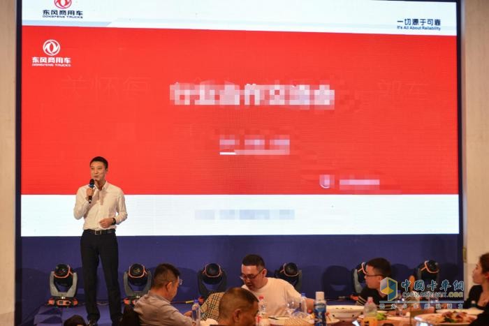 以可靠筑新程，東風商用車攜燃氣車賀蘇州信泰中運物流八載輝煌