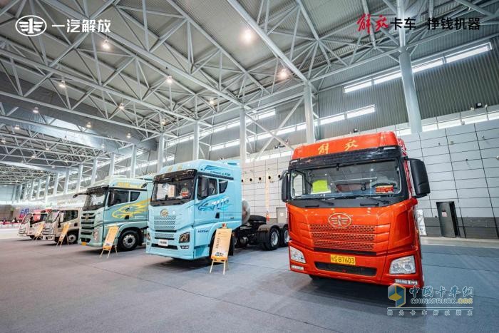 星域概念車亮相“第十屆5.2卡友節(jié)”，創(chuàng)領(lǐng)低碳轉(zhuǎn)型新路徑
