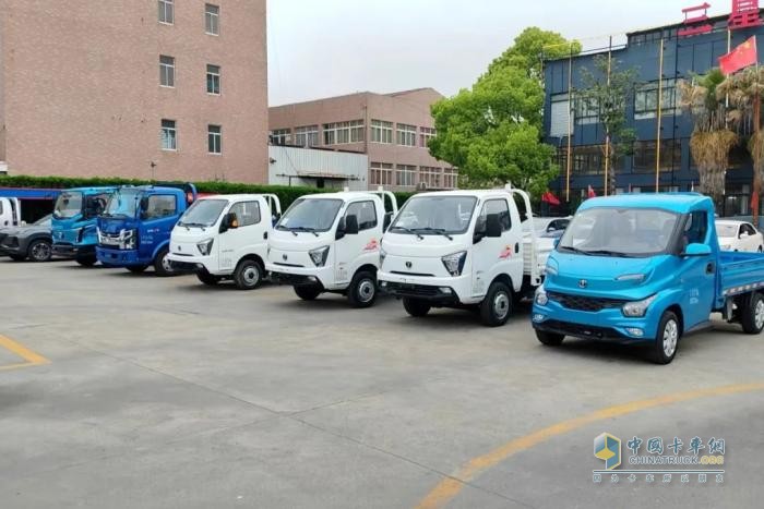 飛碟汽車燃油車4月推介會(huì)火爆全國 遍地開花！