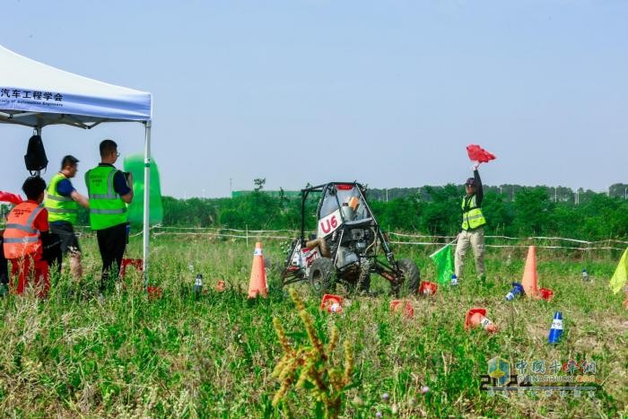 東風(fēng)商用車譽(yù)助湖北汽院HUAT車隊(duì)5月燃戰(zhàn)巴哈大賽（襄陽站）