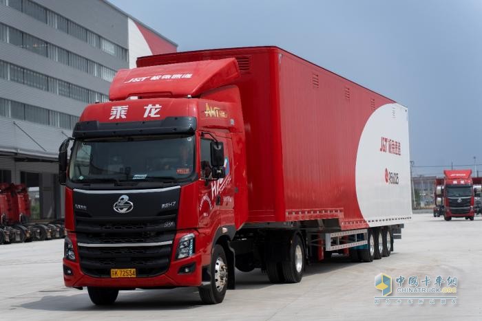 618之前批量交付260臺，誰家快遞車這么受歡迎？