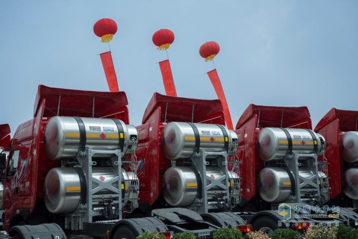 618之前批量交付260臺(tái)，誰家快遞車這么受歡迎？