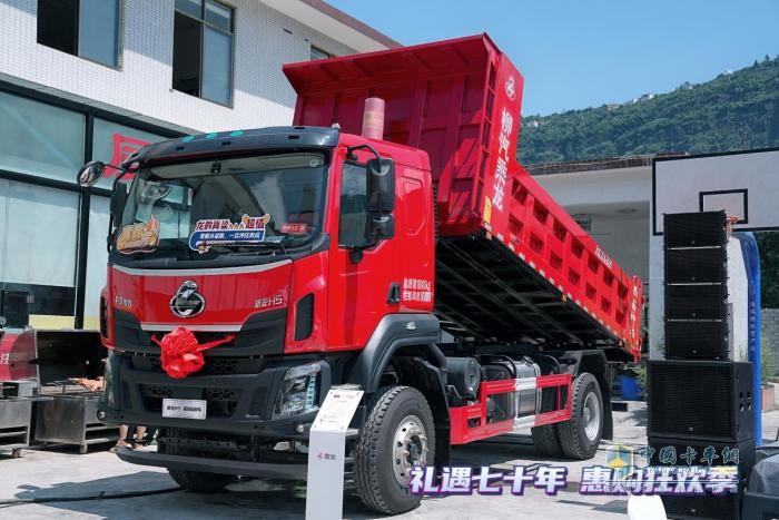 挑戰(zhàn)極限 實(shí)力創(chuàng)富，乘龍H5 4X2極限自卸車強(qiáng)勢(shì)來(lái)襲！