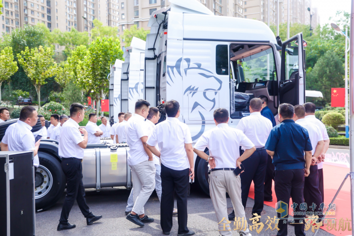 全勤高效 一路領(lǐng)航 中國重汽汕德卡，跨境運(yùn)輸最強(qiáng)引擎