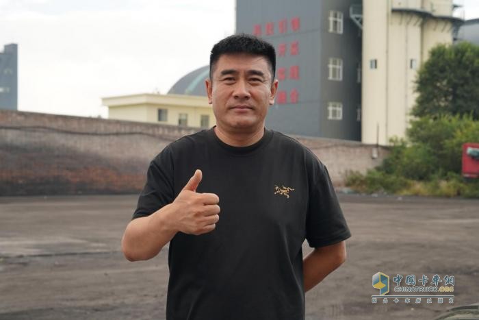 一車一年省15萬！深度適應(yīng)煤炭倒短 26臺歐曼智藍(lán)讓張經(jīng)理運(yùn)輸團(tuán)隊(duì)如虎添翼