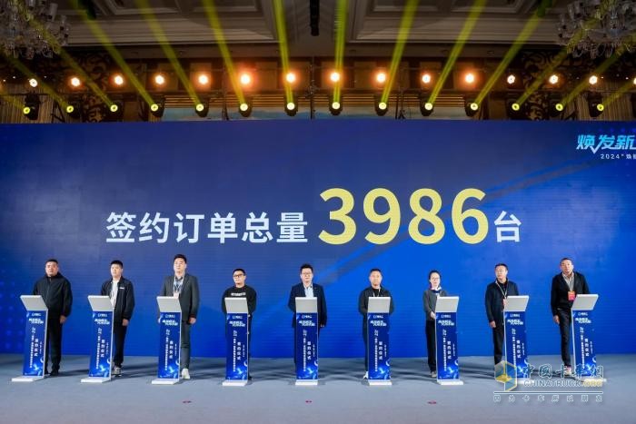 煥能”系列換電車型發(fā)布   電小二車電分離運營模式助力城配運輸綠色轉型
