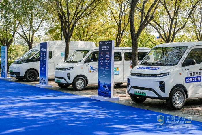 煥能”系列換電車型發(fā)布   電小二車電分離運營模式助力城配運輸綠色轉型